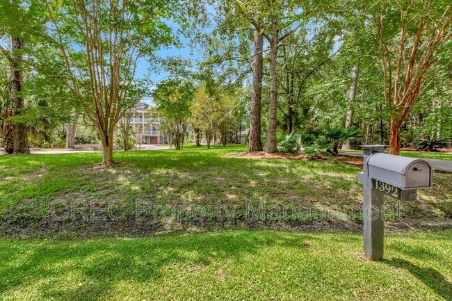 Foto del edificio - 1392 Eden Rd