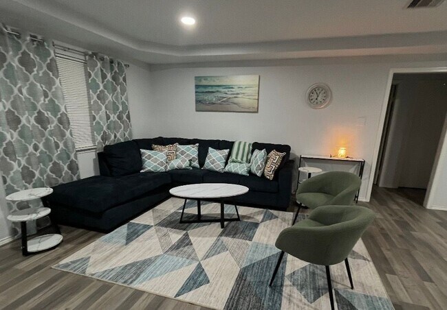 Foto del edificio - 3814 Brier Gardens Dr