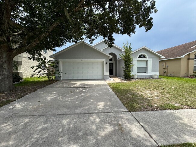 Building Photo - GORGEOUS 4 Bedroom, 2 Bathroom Home in Lak...