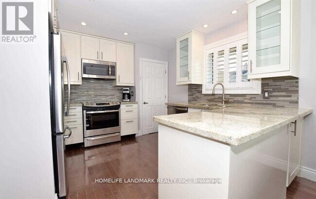 Photo du bâtiment - 110 Front St E