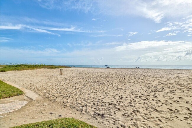 Foto del edificio - 5450 N Ocean Blvd