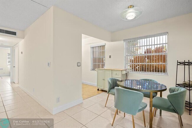 Foto del edificio - 347 Normandy Ln