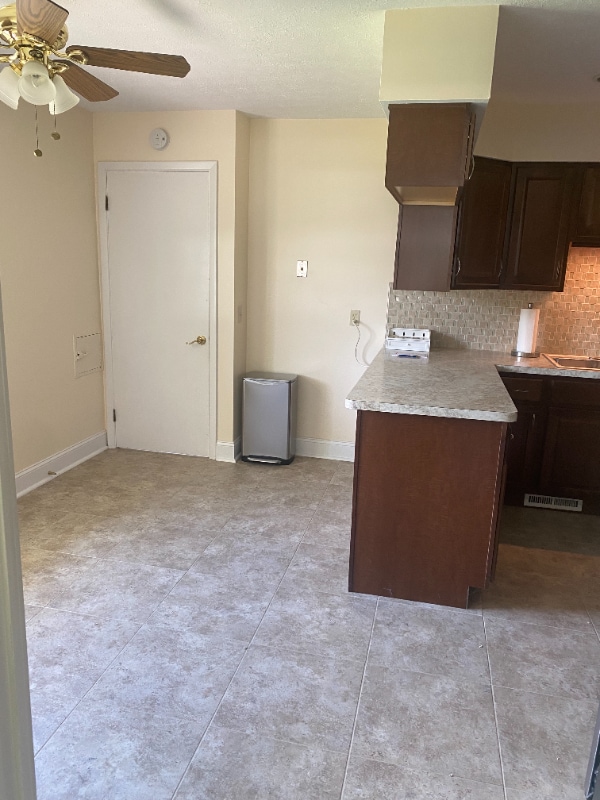 Foto del edificio - 13857 Whitney Rd