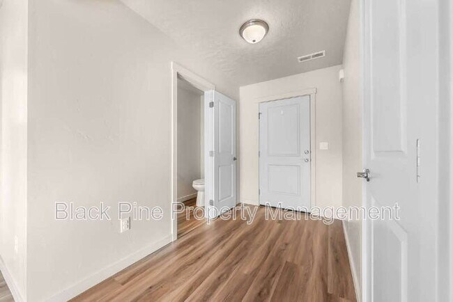 Foto del edificio - 6049 S Carlburg Ave