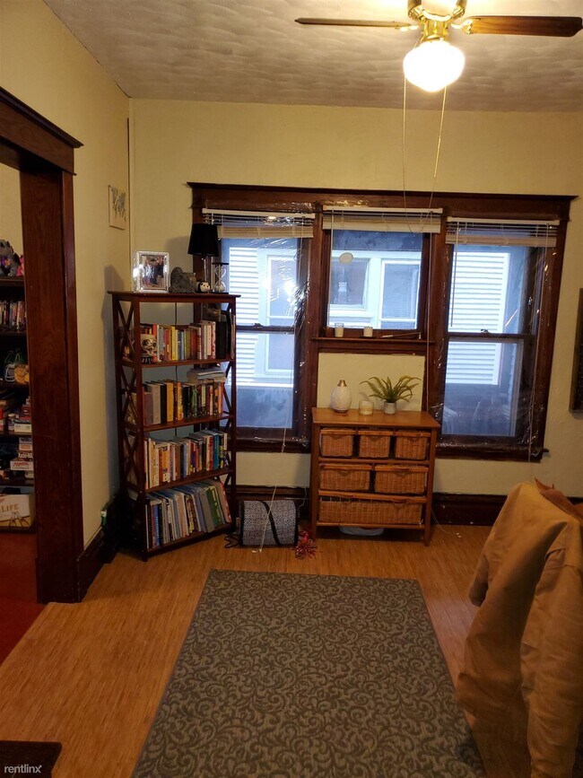 Building Photo - 2 br, 1 bath Apartment - 813 Ferris Ct