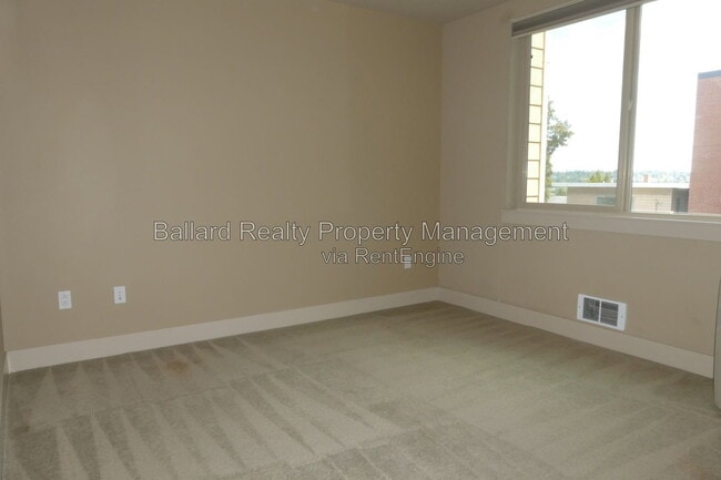 Building Photo - 6801 Greenwood Ave N