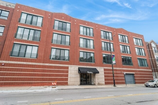 Building Photo - 2011 W Belmont Ave