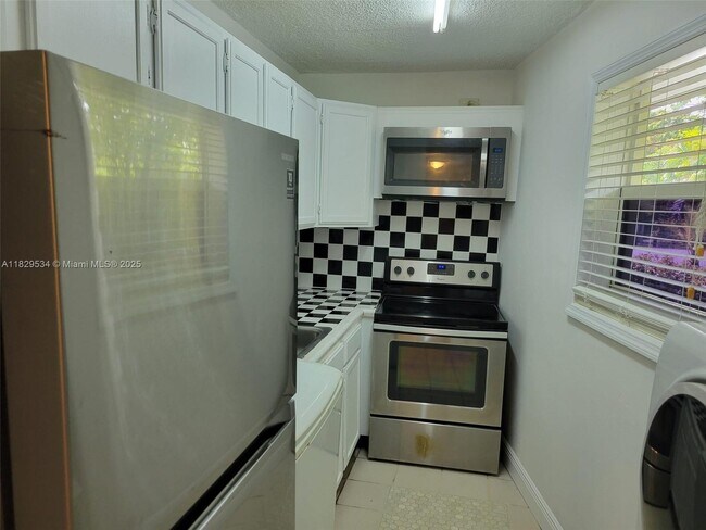 Foto del edificio - 520 NE 38th St