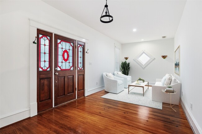 Foto del edificio - 208 E 12th St