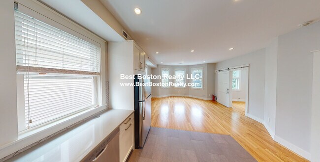 Building Photo - 70 Spring St