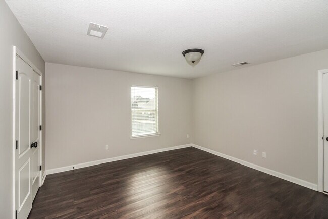 Foto del edificio - 170 Misty Fields Rd