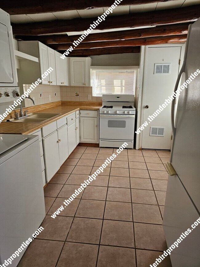 Foto del edificio - 325 San Andres Ave NW