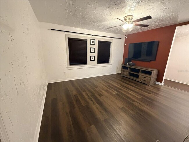 Foto del edificio - 1707 W Comanche Ave