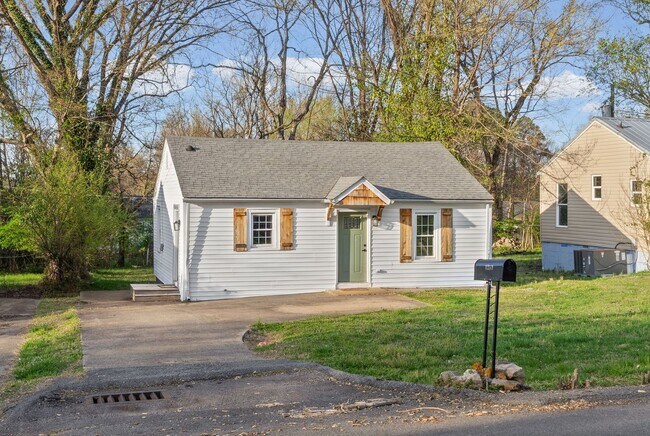 Foto del edificio - 2 Bedroom Pet Friendly Home For Rent Near Madison Street!