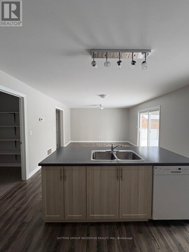 Photo du bâtiment - 1803 River Rd W