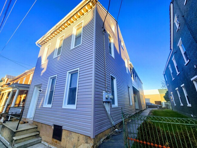 Building Photo - 115 N Franklin St