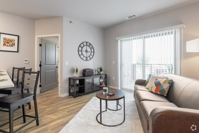 2BR, 2BA - 972SF - Skyline at Cooley Station