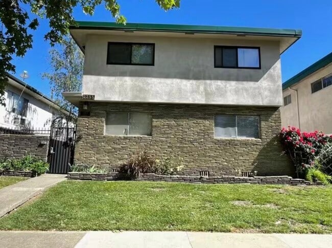 Foto del edificio - 2253 2nd Ave