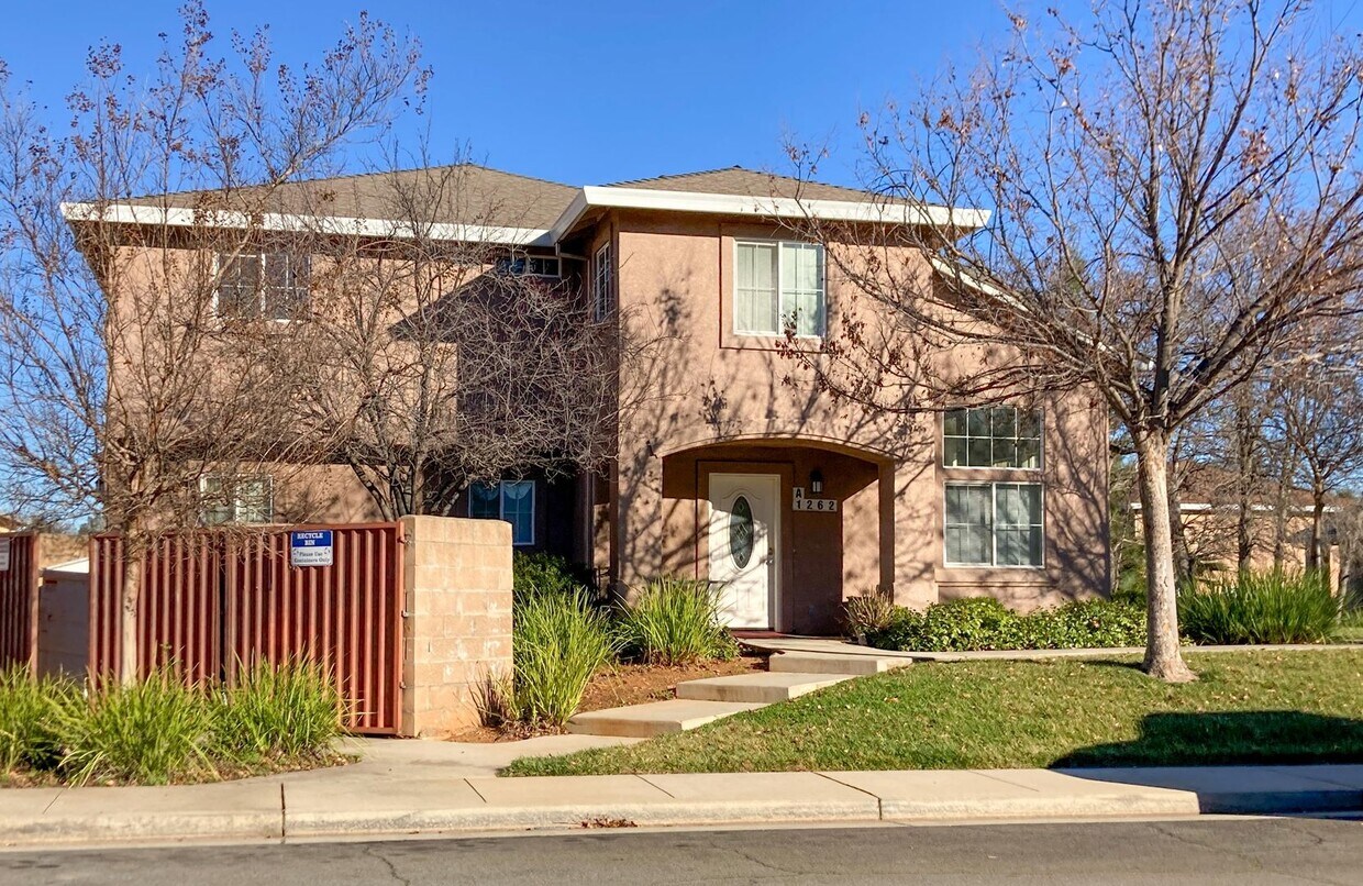 Foto del edificio - 1262 Mighty Oak Ln