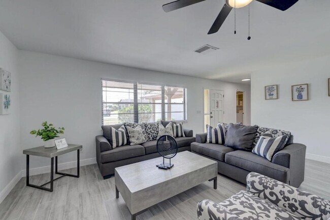 Foto del edificio - 543 SE Greenway Terrace