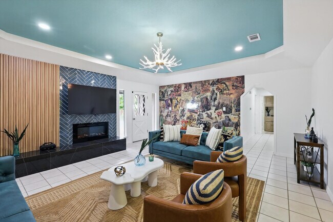 Building Photo - 328 Shawnee Trail