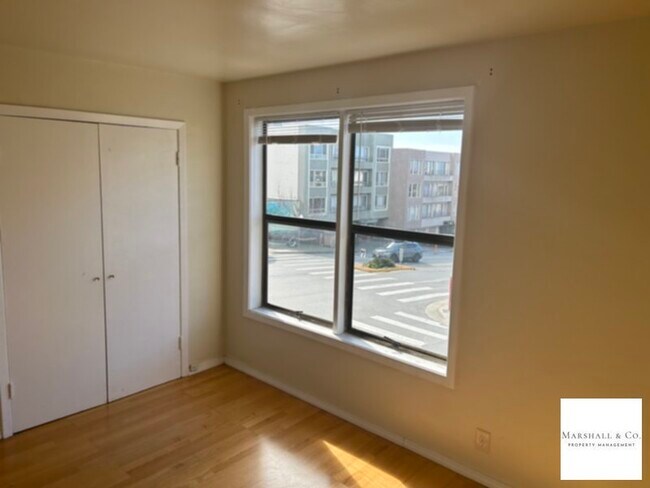 Foto del edificio - LAUREL HEIGHTS! Spacious 2 BR In Beautiful...
