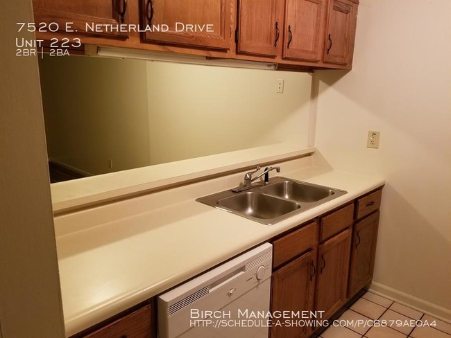 Building Photo - 7520 E Netherland Dr