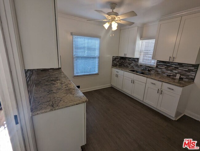 Foto del edificio - 1376 Mansfield Ave