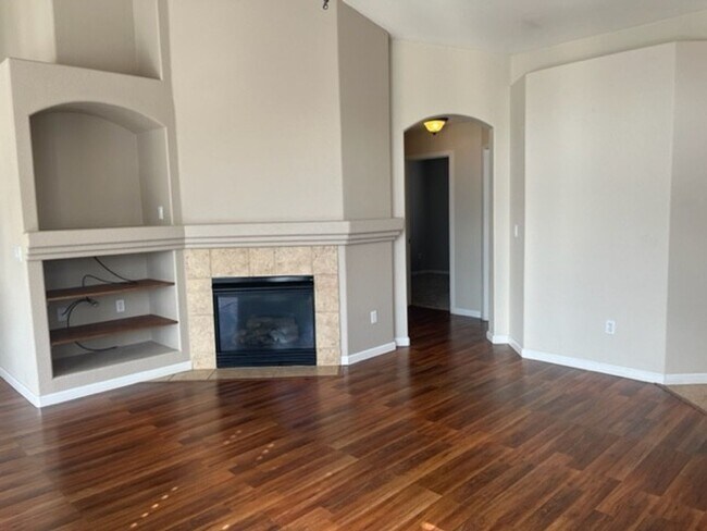 Foto del edificio - Corner Lot 3 Bedroom 2 Bath Double Diamond Home