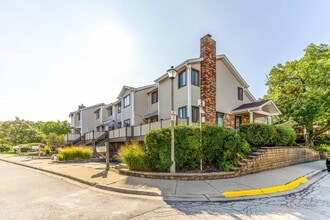 Building Photo - 1013 Sussex Dr