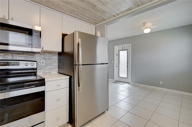 Building Photo - 520 Saxony Dr