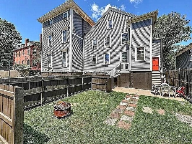 Building Photo - 17 Thayer St