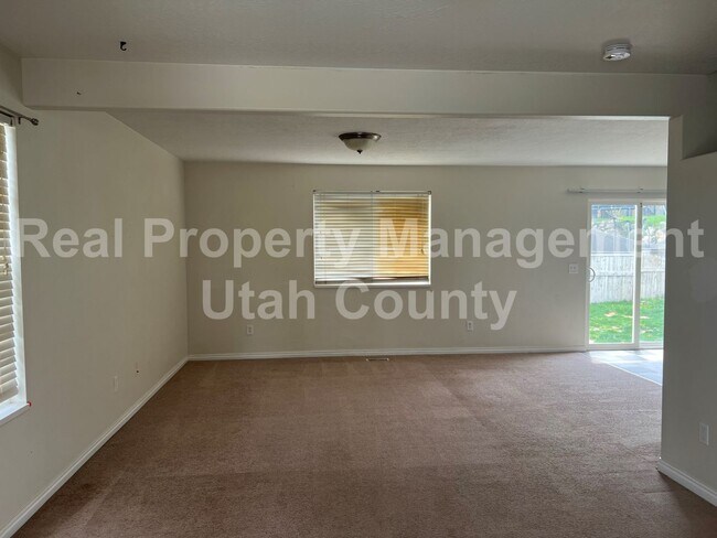 Foto del edificio - Pet Friendly Home with Fully fenced back yard