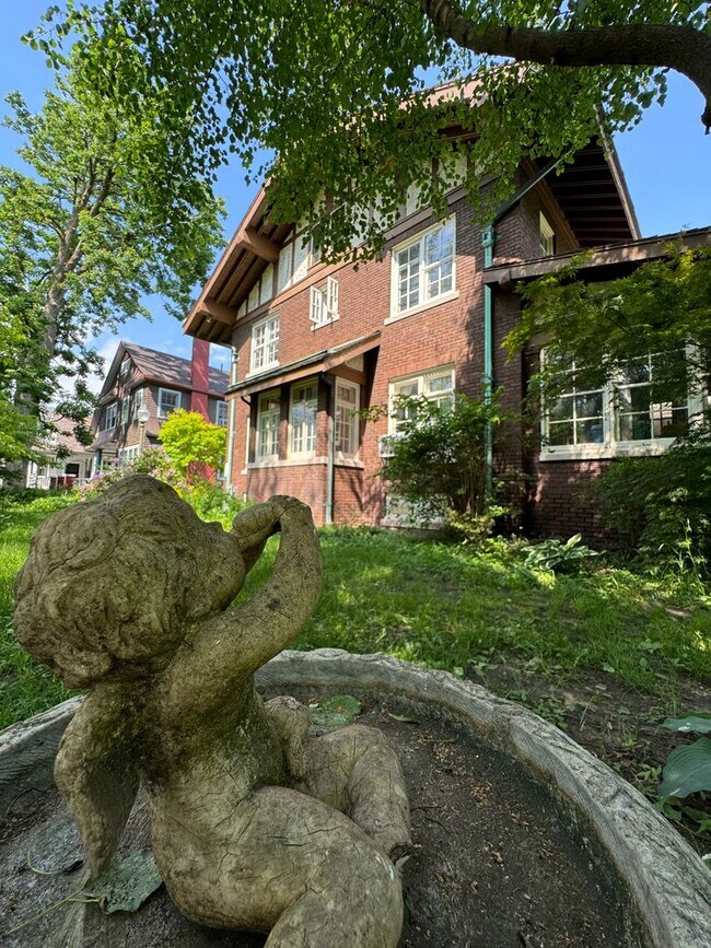 Building Photo - Timeless Elegance: Experience History in t...