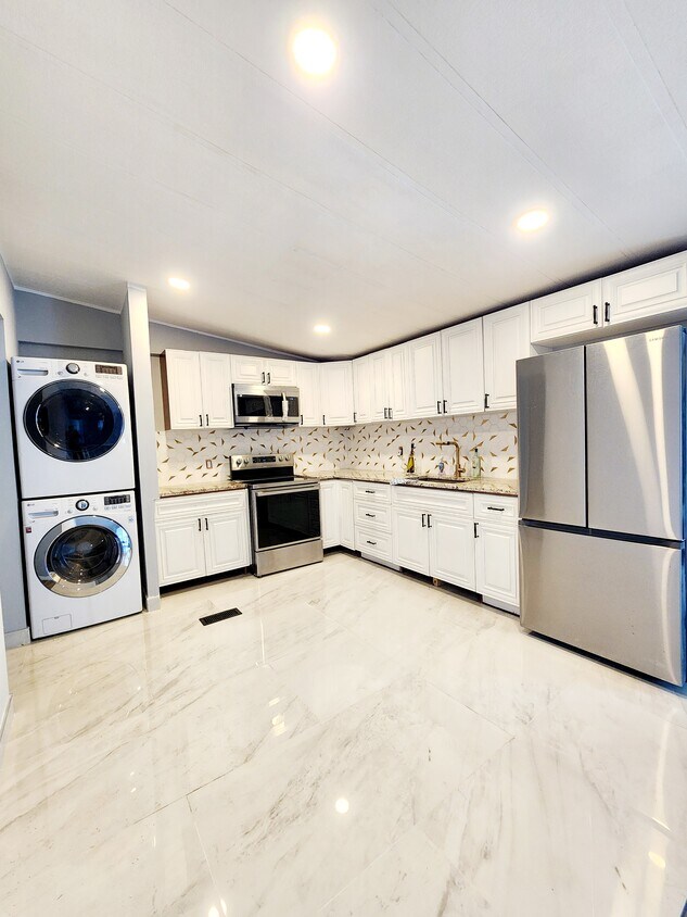 Foto principal - 7501 142nd Ave N