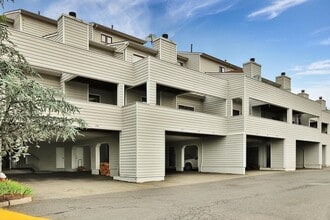 Building Photo - 766 Spinnaker Ct