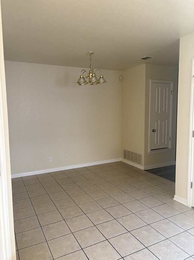 Foto del edificio - 1313 Cinch Dr