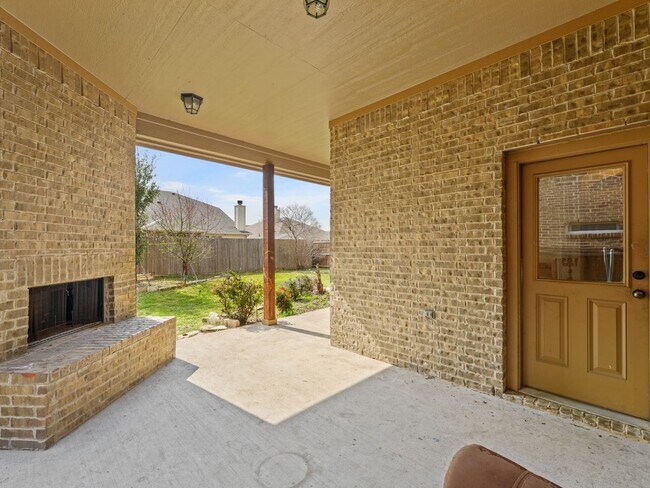 Foto del edificio - 5 Bedroom Single Family in Heartland