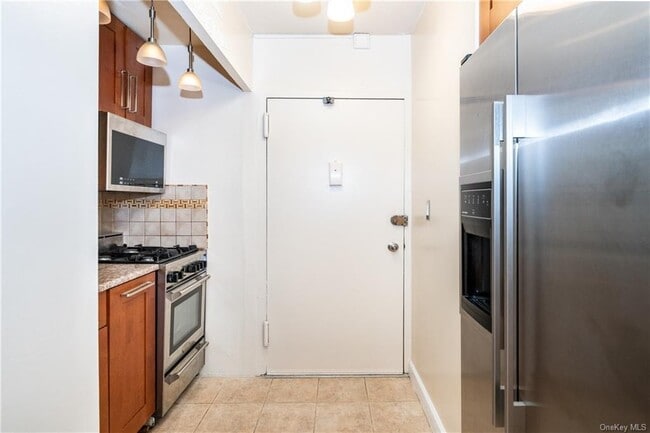 Building Photo - 154 Pearsall Dr