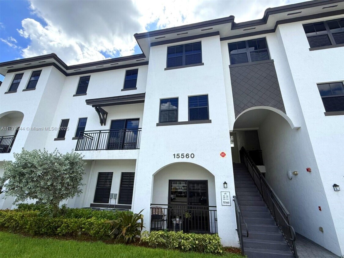 Foto principal - 15560 SW 136th St