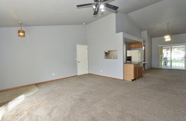 Building Photo - 2523 E Spruce St