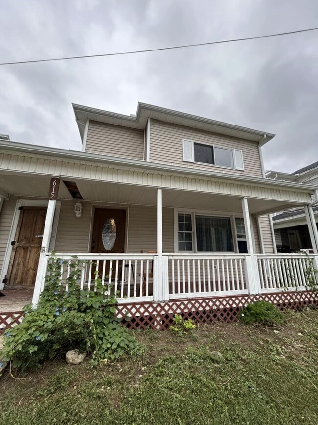 Building Photo - 615 St Marys Ave