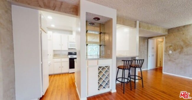 Building Photo - 6225 Canterbury Dr