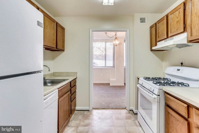 5565 Columbia Pike Unit 212, Arlington, VA 22204