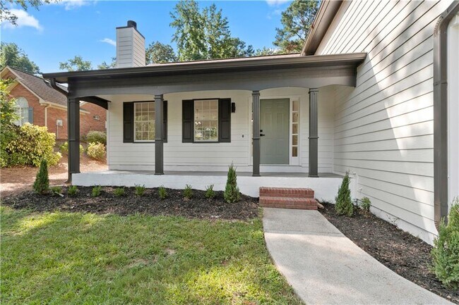 Building Photo - 3412 Camens Ct NE