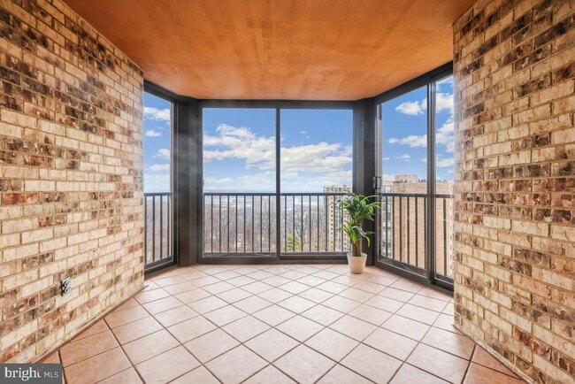 Foto del edificio - 5902 Mt Eagle Dr