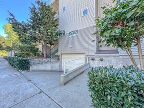 Building Photo - 2117 N 107th St