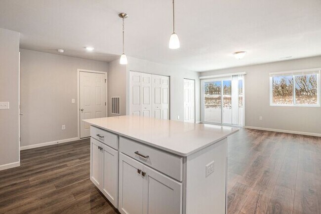Building Photo - 444 Hidden Meadows Dr