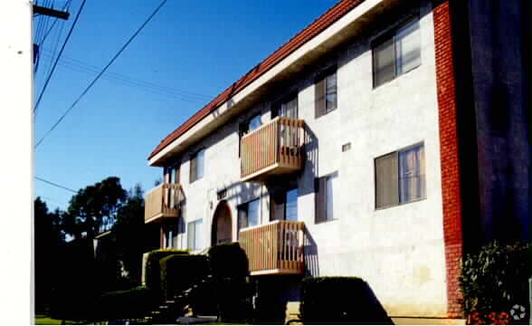 Building Photo - 13227 Vanowen St