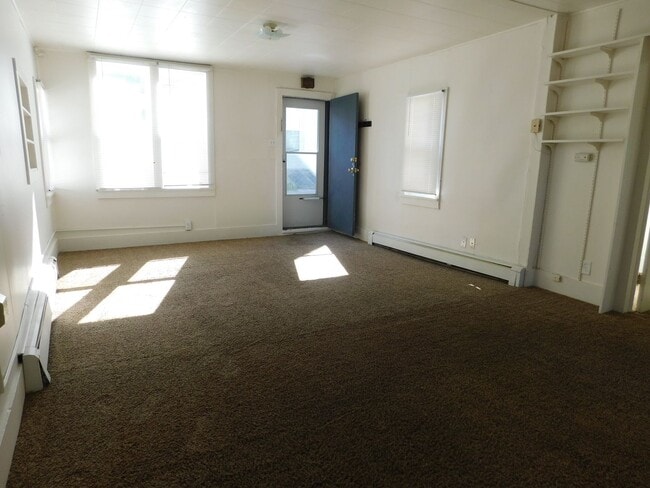 Building Photo - WALKING DISTANCE TO ST MARY'S